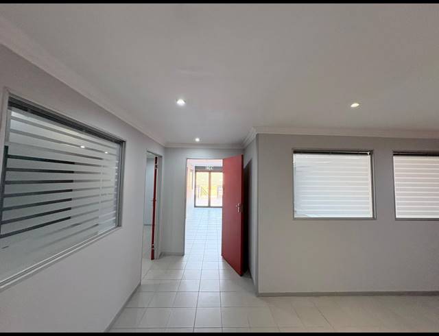 113M² OFFICE TO LET IN FOURWAYS